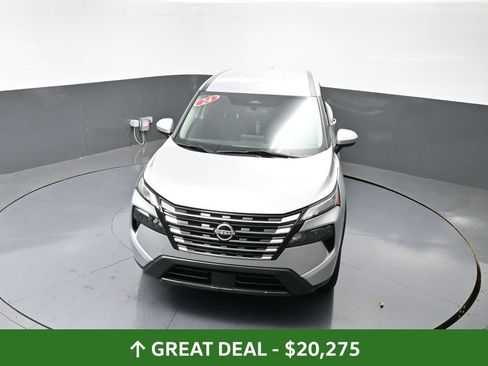 Used 2024 Nissan Rogue SV image 45