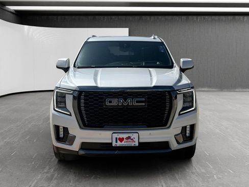 Used 2023 GMC Yukon XL Denali Ultimate AWD/4WD image 8