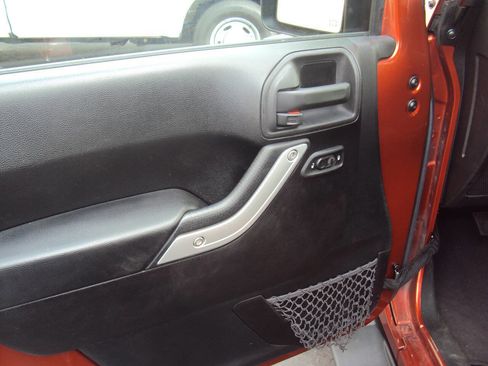 Used 2014 Jeep Wrangler Sahara w/ Connectivity Group image 9