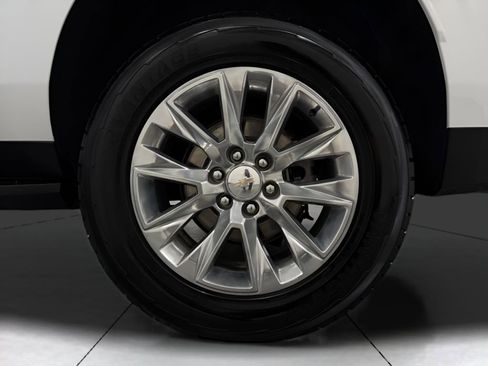 Used 2023 Chevrolet Suburban Premier image 31