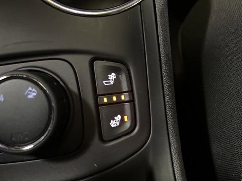 Used 2024 GMC Terrain SLT image 31