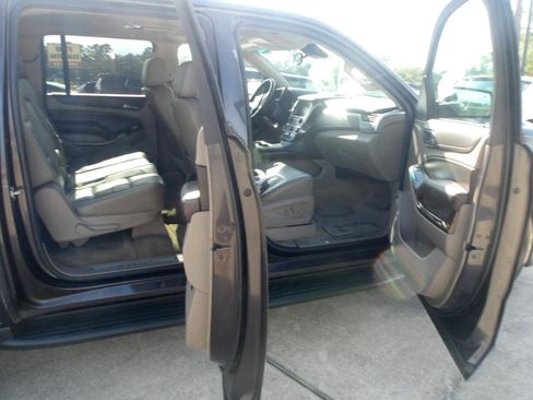 Used 2016 Chevrolet Suburban LT RWD image 6