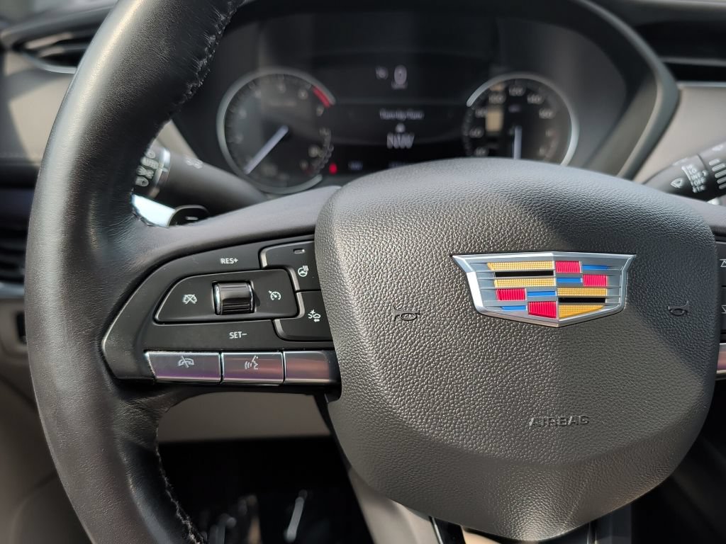Used 2023 Cadillac XT4 Luxury w/ Cold Weather Package FWD image 26