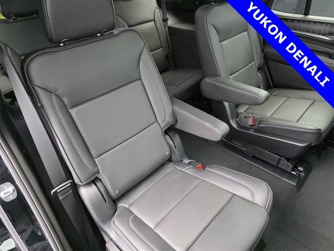 Used 2023 GMC Yukon Denali w/ Advanced Technology Package image 33