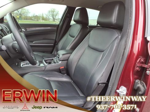 Used 2017 Chrysler 300 Limited w/ 300 Premium Group image 12