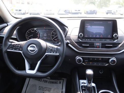 Used 2024 Nissan Altima 2.5 SV FWD image 23