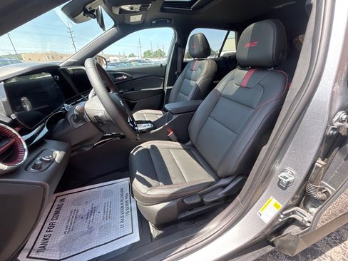 Used 2025 Chevrolet Trax RS w/ Sunroof Package image 12