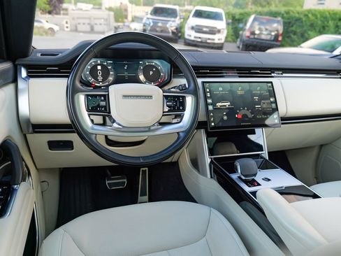 Used 2025 Land Rover Range Rover Long Wheelbase SE AWD/4WD image 42