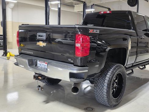 Used 2015 Chevrolet Silverado 2500 LT w/ LT Convenience Package image 12