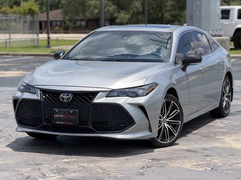 Used 2019 Toyota Avalon XSE FWD image 5
