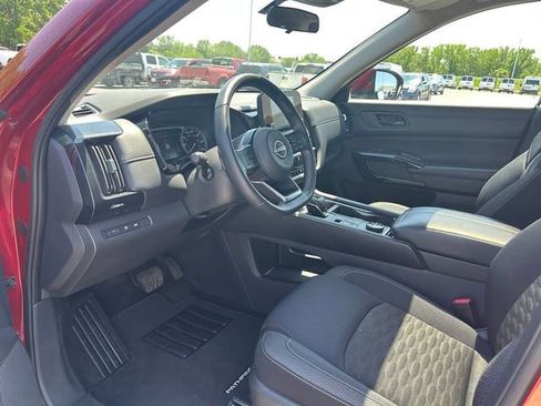 Used 2023 Nissan Pathfinder SV w/ SV Premium Package AWD/4WD image 11