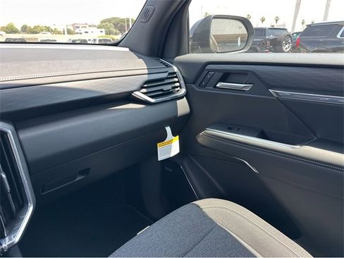 New 2025 GMC Acadia Elevation image 17