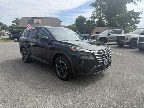Used 2025 Nissan Rogue SV AWD/4WD image 1