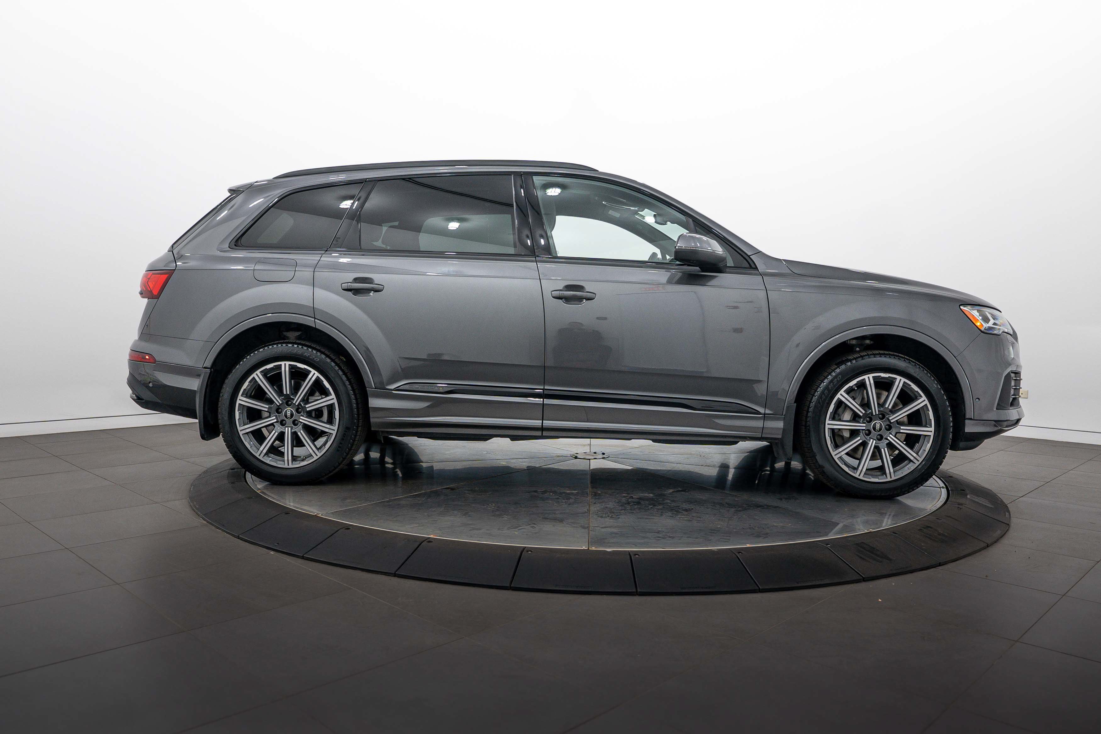Used 2022 Audi Q7 2.0T Premium Plus AWD/4WD image 3