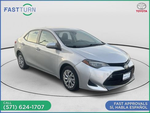 Used 2017 Toyota Corolla SE FWD image 3