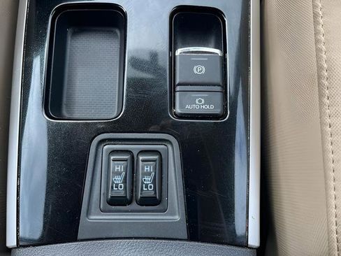 Used 2020 Mitsubishi Outlander ES image 30