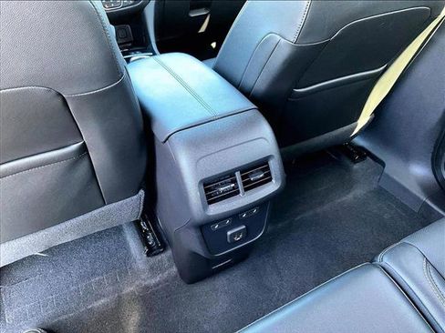 Used 2024 Chevrolet Equinox Premier FWD image 22