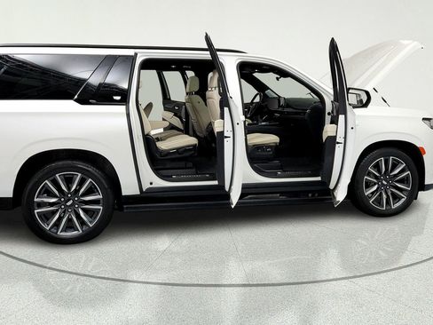 Certified 2023 Cadillac Escalade ESV Sport w/ Touring Package AWD/4WD image 13
