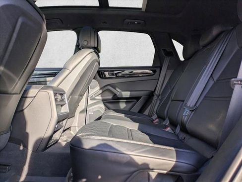Used 2020 Porsche Cayenne image 23