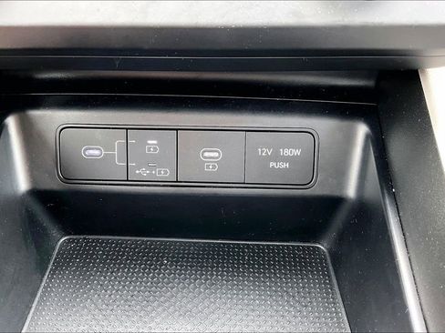 Used 2025 Hyundai Tucson SE FWD image 32