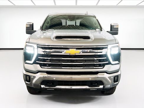 Used 2025 Chevrolet Silverado 2500 LTZ w/ LTZ Convenience Package AWD/4WD image 2