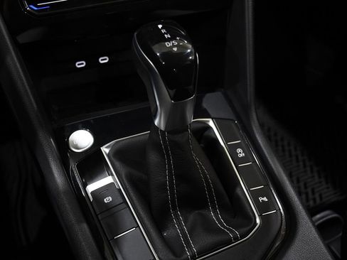 New 2026 Volkswagen Taos SE image 25