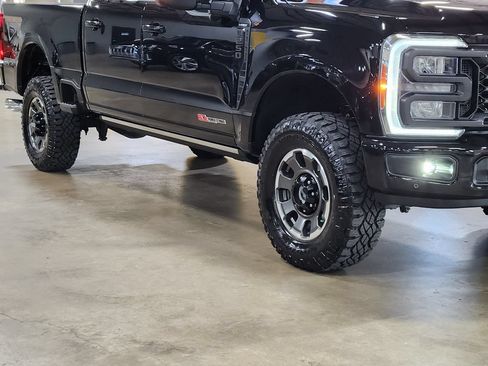 Used 2023 Ford F250 Lariat w/ Lariat Ultimate Package AWD/4WD image 16