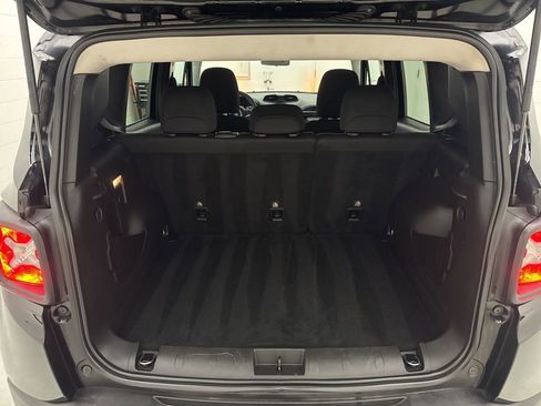 Used 2023 Jeep Renegade Latitude image 11