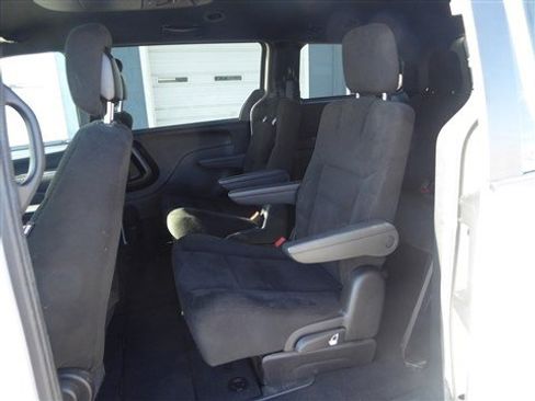 Used 2016 Dodge Grand Caravan SXT image 17