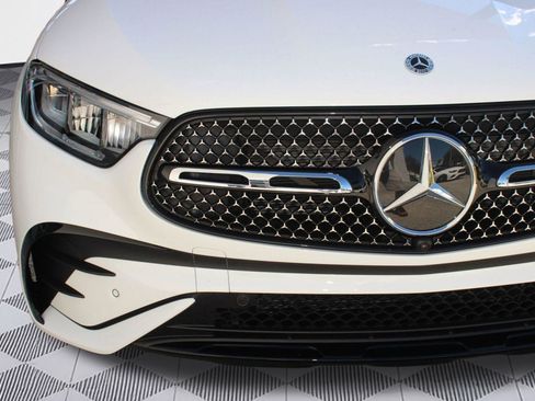 Used 2026 Mercedes-Benz GLC 300 image 11