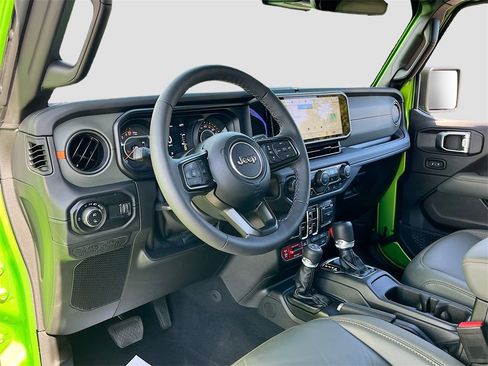 Certified 2025 Jeep Gladiator Mojave image 9