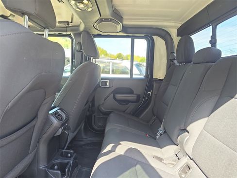 Used 2021 Jeep Gladiator Willys image 24