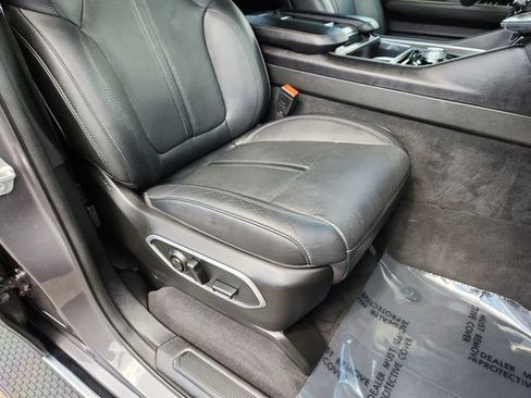 Used 2023 Jeep Wagoneer L Series II image 24