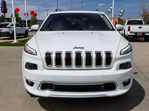 Used 2018 Jeep Cherokee Overland w/ Technology Group AWD/4WD image 3