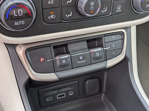 Used 2022 GMC Terrain Denali w/ Denali Premium Package AWD/4WD image 25