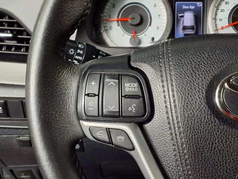 Used 2017 Toyota Sienna SE Premium FWD image 31