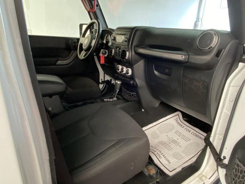 Used 2018 Jeep Wrangler Unlimited Sport S AWD/4WD image 8