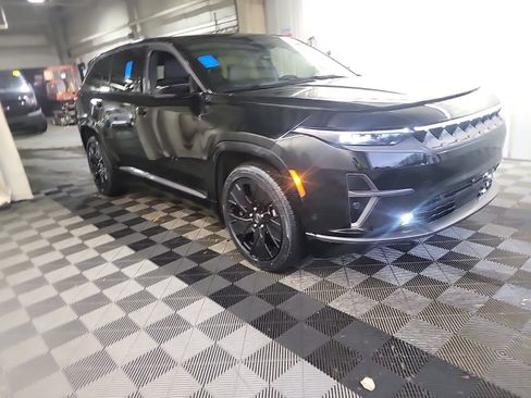 Used 2024 Jeep Wagoneer Launch Edition image 2