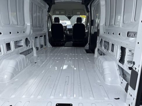 New 2026 Ford Transit 250 148 Medium Roof image 32