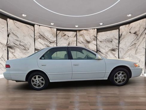 Used 1998 Toyota Camry XLE FWD image 4
