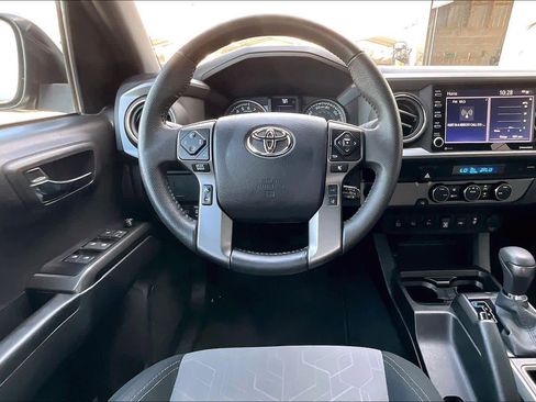 Used 2022 Toyota Tacoma TRD Sport w/ Technology Package image 8