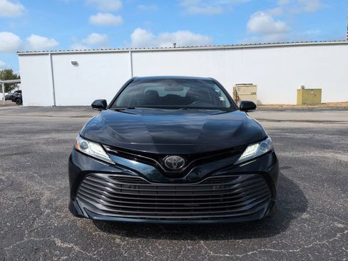 Used 2018 Toyota Camry XLE FWD image 9