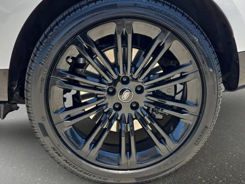 Certified 2025 Land Rover Range Rover SE AWD/4WD image 35