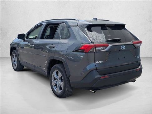Used 2022 Toyota RAV4 LE AWD/4WD image 7