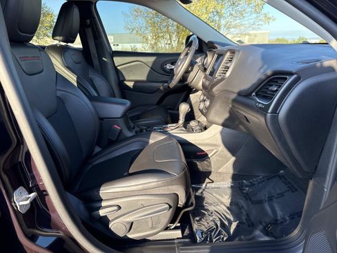 Used 2021 Jeep Cherokee Trailhawk w/ Technology Group image 19