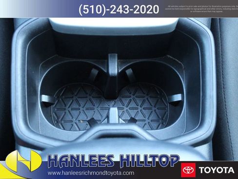 Used 2022 Toyota RAV4 LE image 17