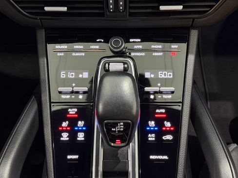 Certified 2023 Porsche Cayenne AWD/4WD image 39