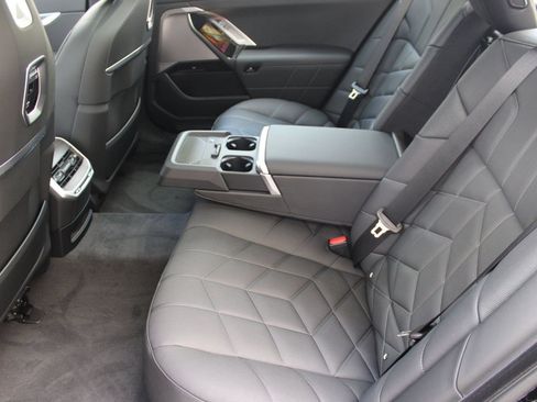 Used 2026 BMW 750e xDrive AWD/4WD image 22