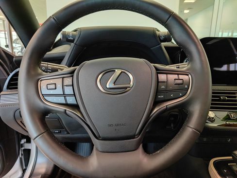 Used 2024 Lexus LS 500 RWD image 26