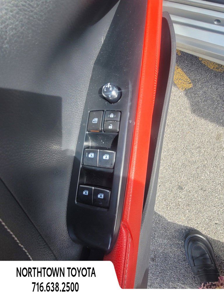 Used 2018 Toyota Camry XSE FWD image 10